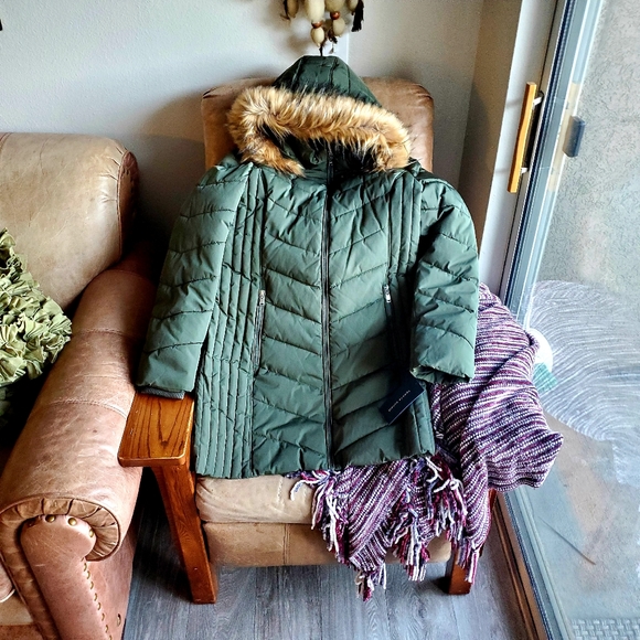 Tommy Hilfiger Chevron Puffer Jacket - Picture 8 of 9